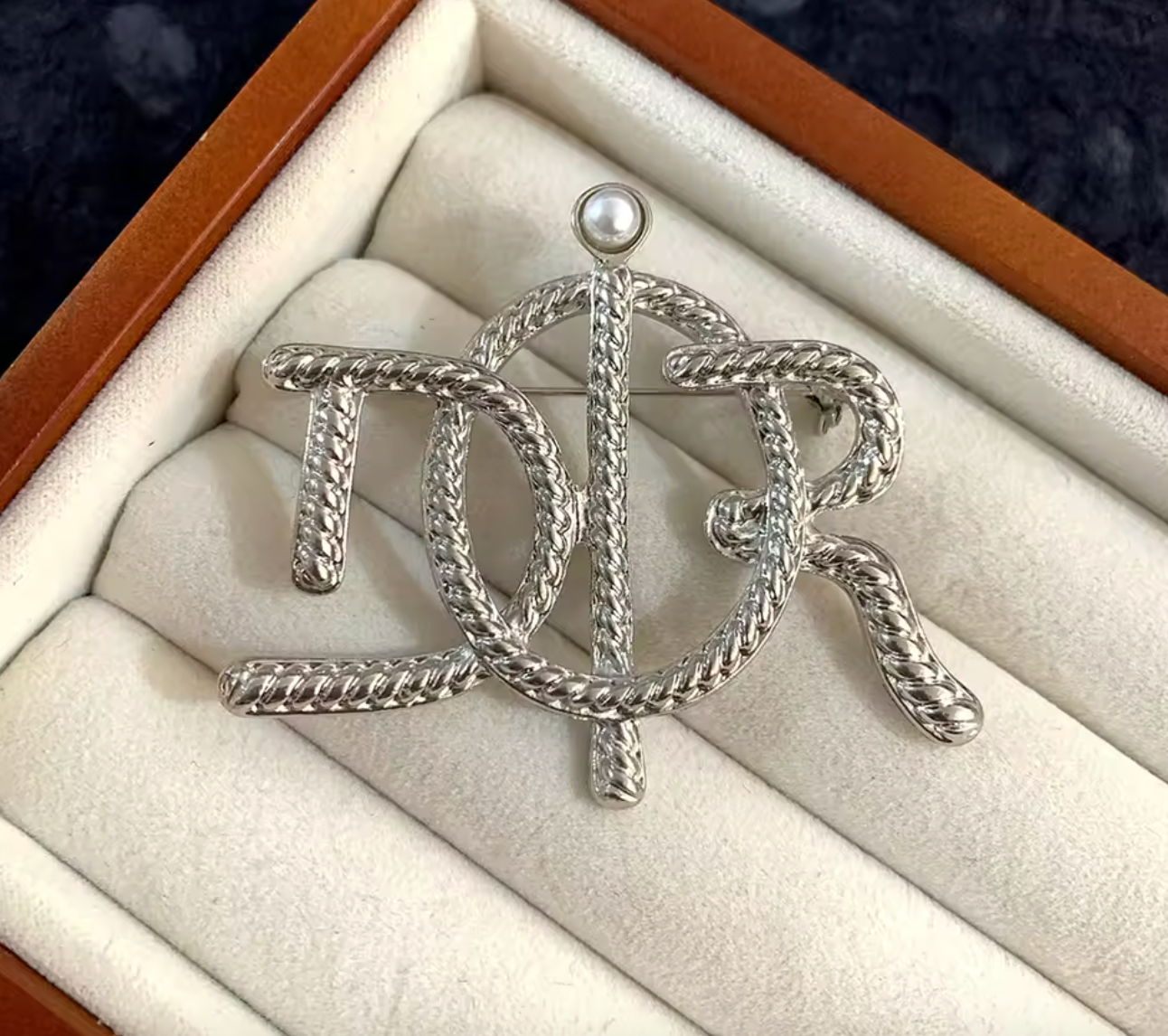 Retro Alloy English Lettering Suit Pin