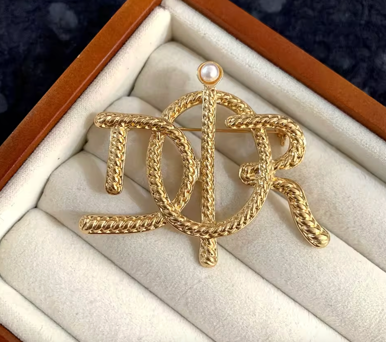 Retro Alloy English Lettering Suit Pin